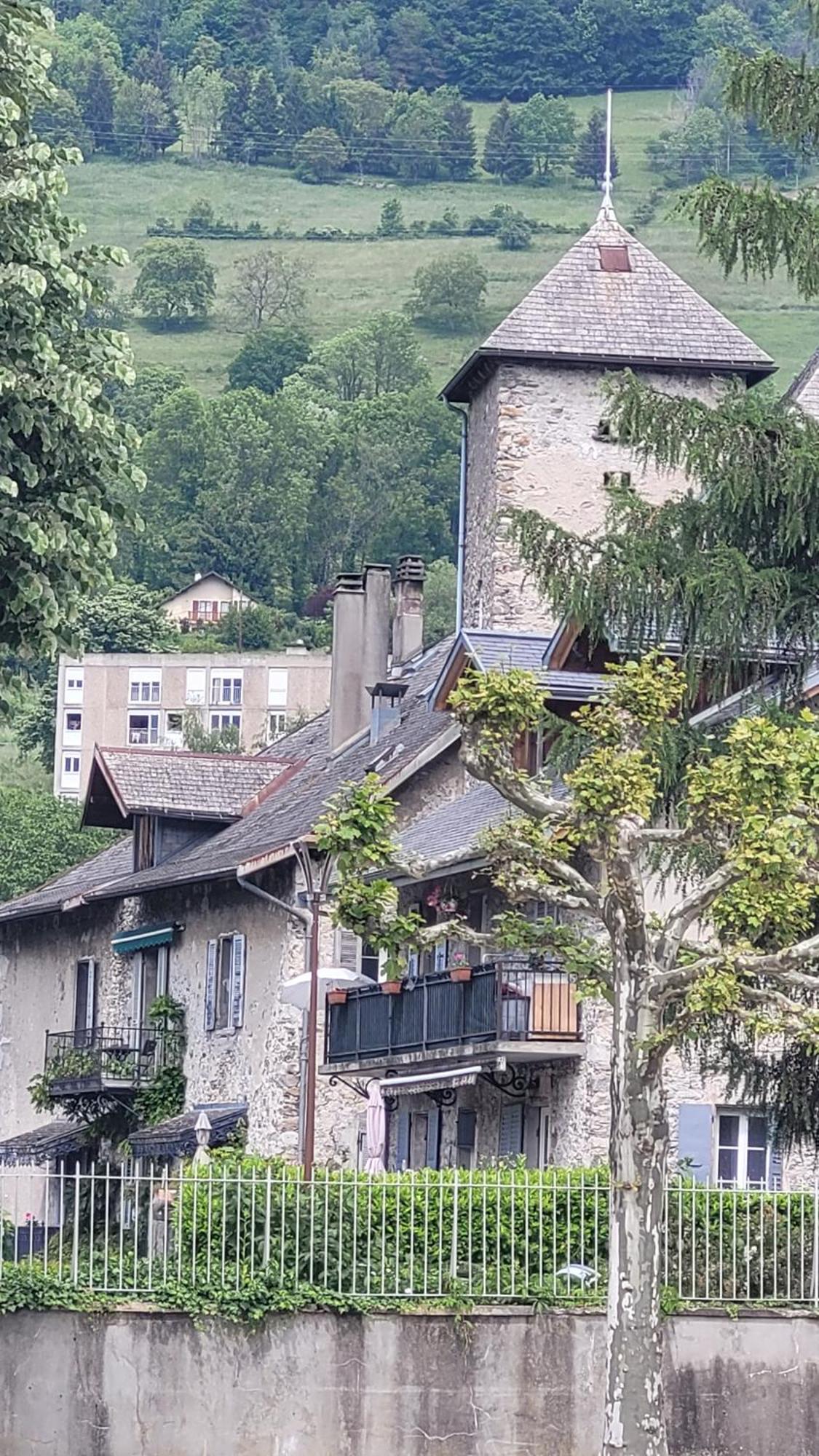 Maison De Sisi Ужин Екстериор снимка
