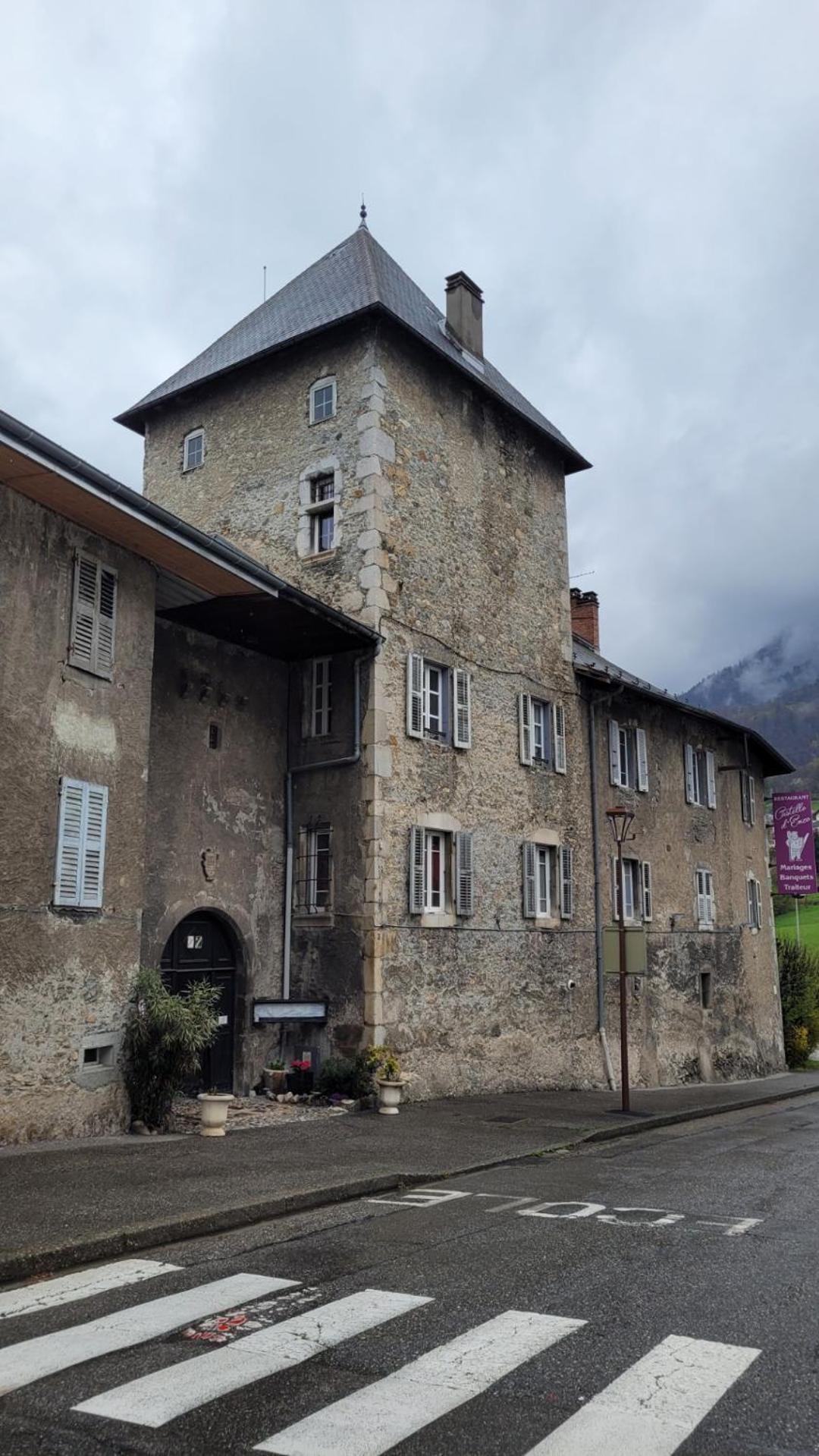 Maison De Sisi Ужин Екстериор снимка
