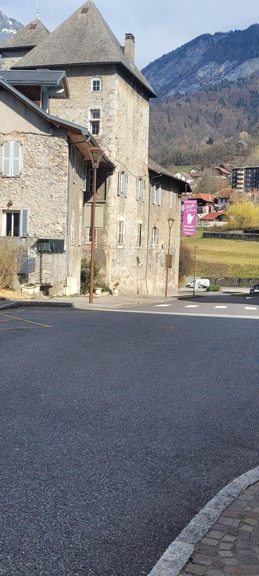 Maison De Sisi Ужин Екстериор снимка